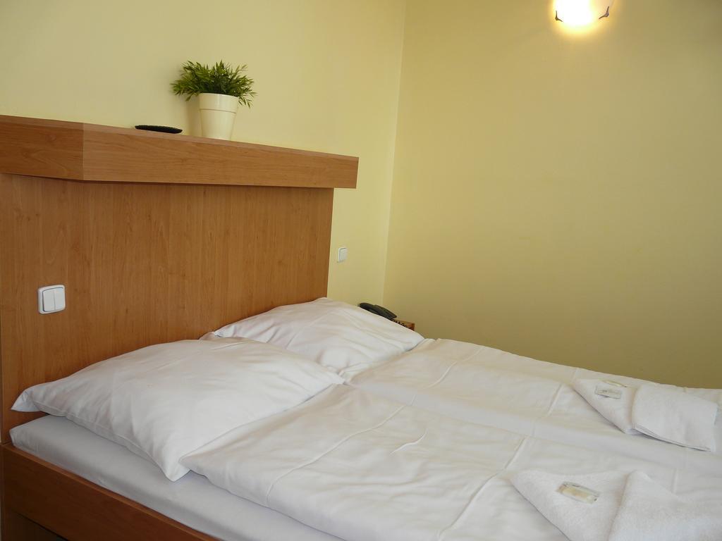Hotel Ondráš Zlín Habitación foto